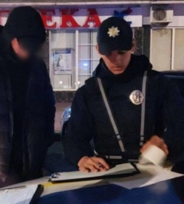 В Ужгороді затримали водія, який мав при собі, ймовірно, наркотичні речовини