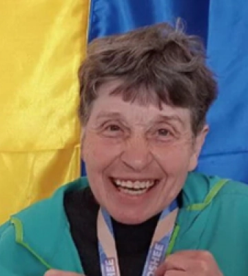 74-річна львівська волонтерка виграла три медалі на марафоні у Кракові