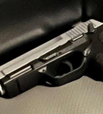 У Полтаві поліцейські вночі зупинили нетверезого водія із озброєним пасажиром у автомобілі