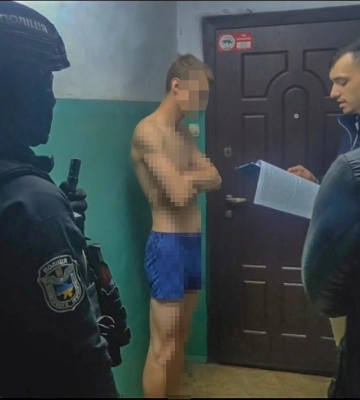 В Києві затримали шахрая, що ошукував військових, видаючи себе за продавця амуніції (ФОТО, ВІДЕО)