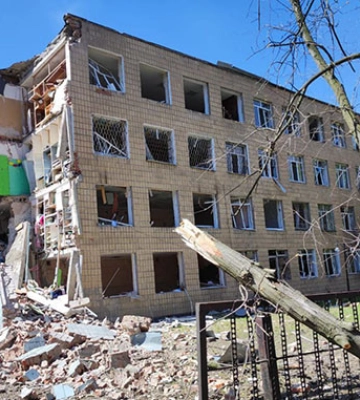 Поліцейські Донеччини зафіксували наслідки російських обстрілів: ворог атакував цивільні об’єкти ракетами й дронами