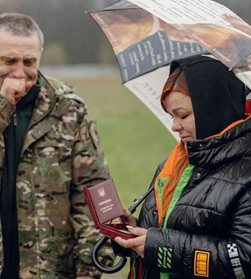 Батькам нацгвардійця, який підірвався на міні біля Лисичанська, передали орден «За мужність»