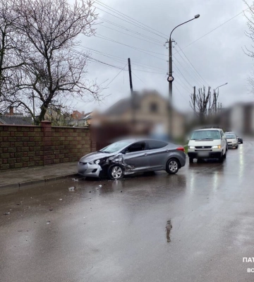 У Луцьку водійка Hundai боком врізалася у Toyota