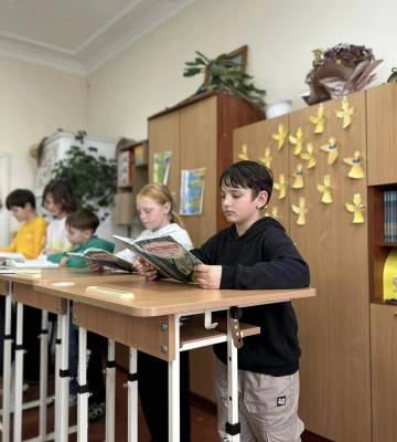 На Рівненщині з&#039;явився заклад, де учні вчаться стоячи