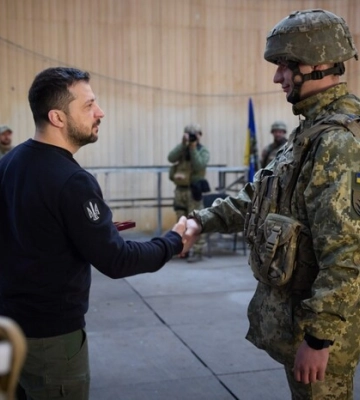 Зеленський відвідав передові позиції захисників на Донеччині ﻿