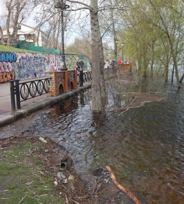 В низці областей оголошено червоний рівень небезпеки через повені