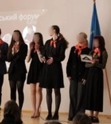 Скандал с учениками в &quot;пионерской&quot; форме. В Минобразования заявили о недопустимости травли