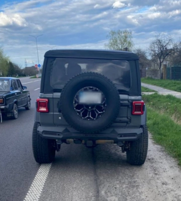 На Волині виявили фальшиві права у 22-річної водійки Jeep Wrangler