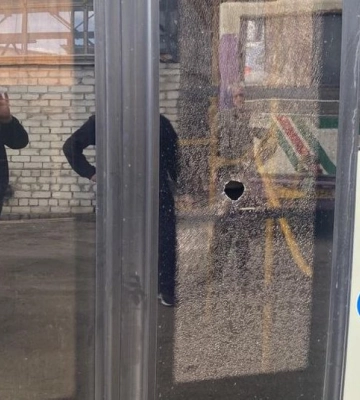 На въезде в Казачью Лопань попал под обстрел волонтерский автобус с 36 людьми