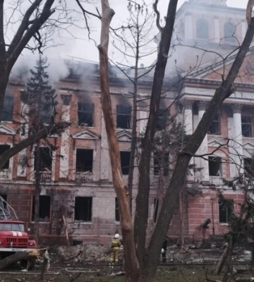 Ракетний удар по Миколаєву та вибухи у передмісті Петербурга: головне за ніч