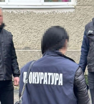 Обіцяла допомогти в розблокуванні податкових накладних: на Львівщині інспекторку митниці викрито на хабарі