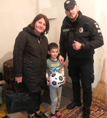 У Рівненському районі поліцейський офіцер громади розшукав зниклого малолітнього на секції з футболу