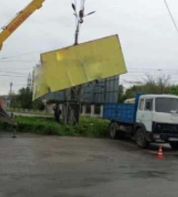 В Херсоні продовжують демонтаж  рекламних бордів, які не мають дозвільних документів − Мрочко