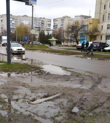 У Луцьку просять відремонтувати частину вулиці Кравчука 