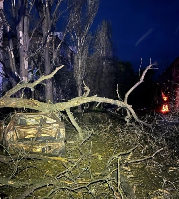 Вночі, 27 квітня, зареєстровано дві пожежі після ракетного удару по Миколаєву