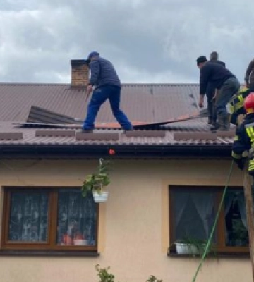 На Львівщині ледь не згорів дерев’яний житловий будинок