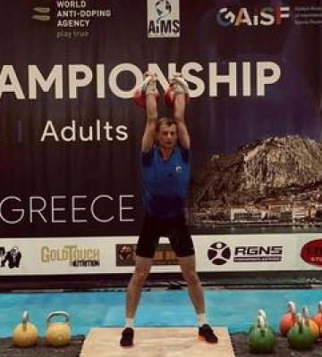 Поліцейський Полтавщини виборов три золоті медалі в Чемпіонаті Європи з гирьового спорту в Греції