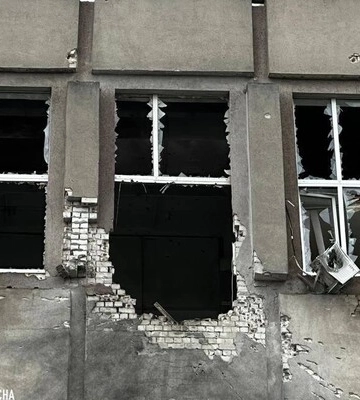 Россияне обстреляли жилой квартал Херсона и сбросили авиабомбы на село в области