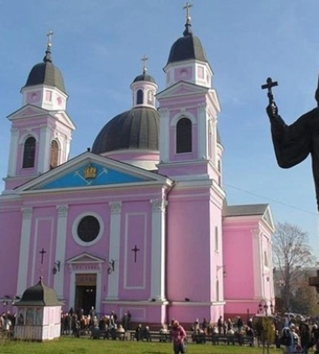 Міськрада Чернівців прийняла рішення по землям УПЦ