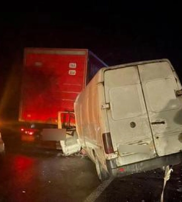 На Полтавщині сталася смертельна ДТП за участі мікроавтобуса та вантажівки
