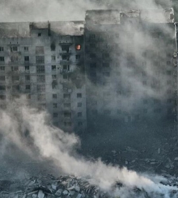 «Так выглядит ад на земле». Фотографы Либеровы показали жуткие кадры разрушенных домов в Бахмуте
