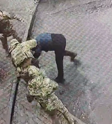 Появилось видео жесткого метода «вручения повесток» в Черкассах