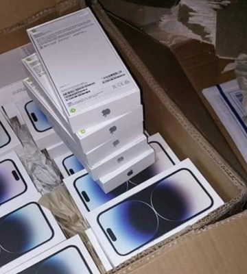 Група митників на Львівщині пропускала нову техніку Apple без декларування