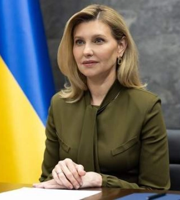 У кофтинці кольору хакі: Зеленська з королем Чарльзом III та Каміллою взяла участь у церемонії