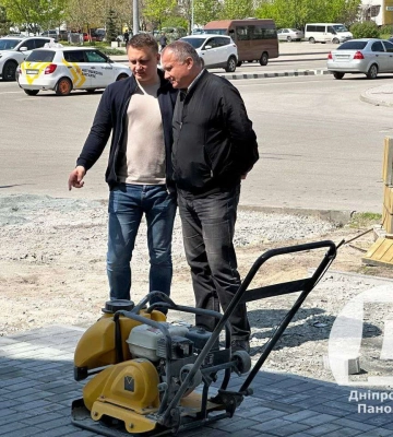 Можна буде ходити, як по подіуму: на бульварі Слави ремонтують тротуари і дорожнє покриття (Фото)