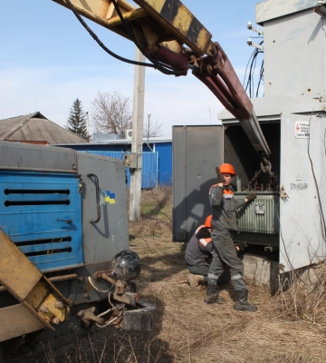 Понад рік без світла: в звільнене село на Ізюмщині повернули електрику