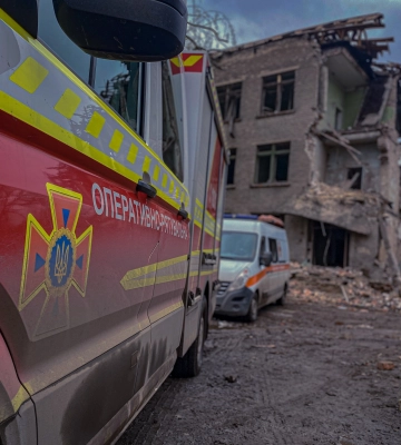 Росіяни обстріляли житловий квартал Херсона та скинули авіабомби на село в області