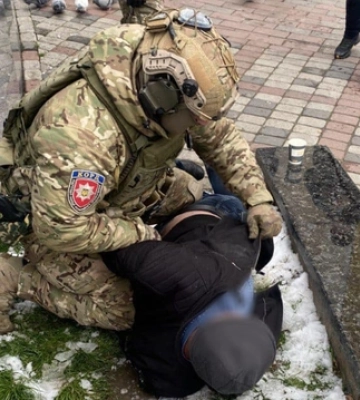 За $2500: волинянин підробляв довідки і допомагав ухилянтам виїхати до Польщі 