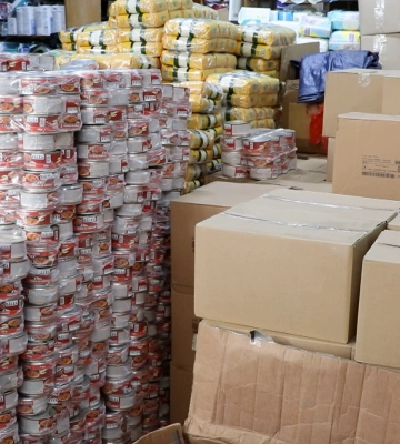 Фонд «Чисті серцем» передав захисникам, переселенцям та волонтерам продукти (відео)