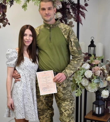 На Волині військовослужбовець одружився зі своєю коханою під час відпустки