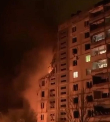 Ночной обстрел: российская ракета попала в многоэтажку в Умани (фото, видео)
