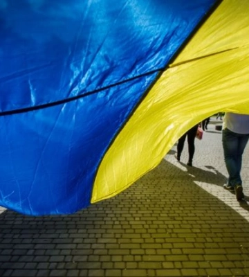 Згинуть наші воріженьки: В Мелитополе на одной из многолюдных улиц спели гимн Украины (видео)