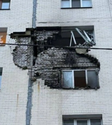 На Київщині уламки російської ракети пошкодили багатоповерхівку: постраждала дитина, фото