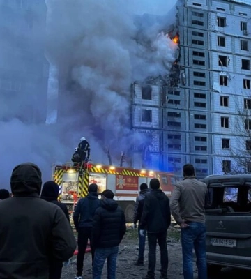 Удар по багатоповерхівці в Умані. Поліція показала жахливі кадри