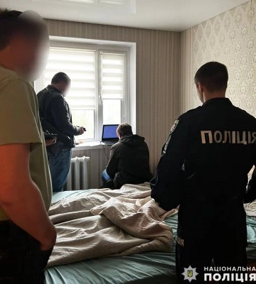 Миколаївські поліцейські викрили чоловіка на розповсюдженні та зберіганні забороненого контенту сексуального характеру за&amp;hellip;