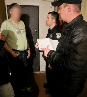 Миколаївські поліцейські викрили чоловіка на розповсюдженні та зберіганні забороненого контенту сексуального характеру за участю дітей