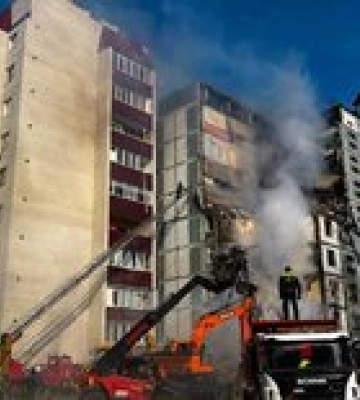 В Умани уничтожен подъезд и 27 квартир, завалы будут разбирать сутки, уже 10 погибших