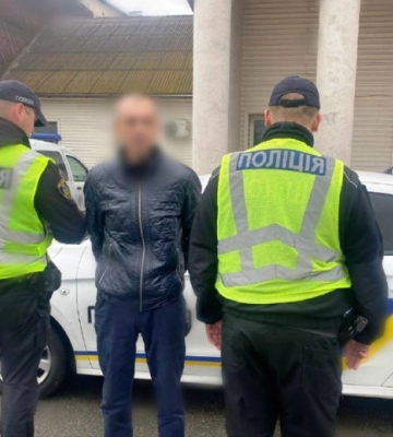 У Київській області чоловік пограбував перехожу
