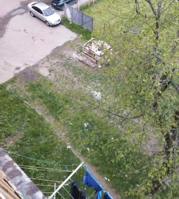 У Мукачеві за викидання сміття з вікна оштрафували місцевих мешканців