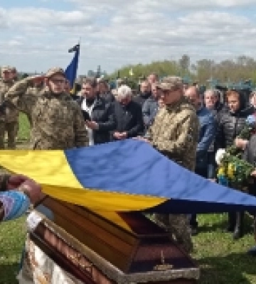 На Острожчині похоронили воїна Валерія Варшика