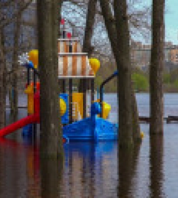 У Києві після трьох днів підйому рівня водопілля вода пішла на спад
