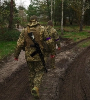 «Не катастрофическая сумма». Политолог объяснил, почему государство должно вернуть военным 30 тысяч доплаты