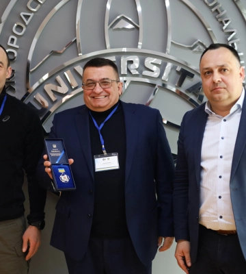Очільники Закарпаття вручили спільну відзнаку «За розвиток Закарпаття» Миколі Палінчаку