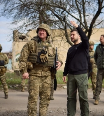 Зеленский посетил передовые позиции в Авдеевке, фото