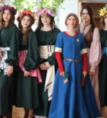 У Луцьку відбулася виставка моделей одягу «Від середньовіччя до сучасності»