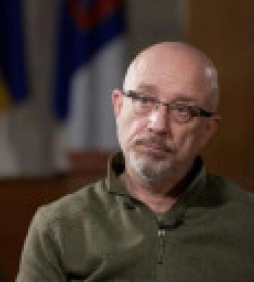 Резніков: Президент рекомендував Залужному відправляти військкомів із тилу на фронт